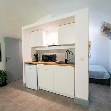 Cosy T2 - Chateau Historique - Terrasse - Parking * Ремулен